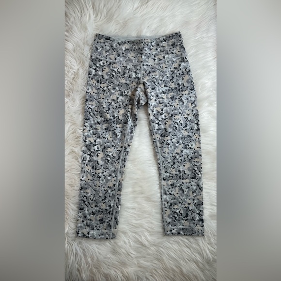 lululemon athletica Pants - Lululemon cropped leggings